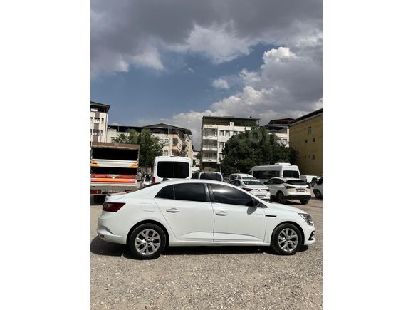 Sahibinden Renault Megane 1.5 Blue DCI Touch 2021 Model  114.000 km Beyaz