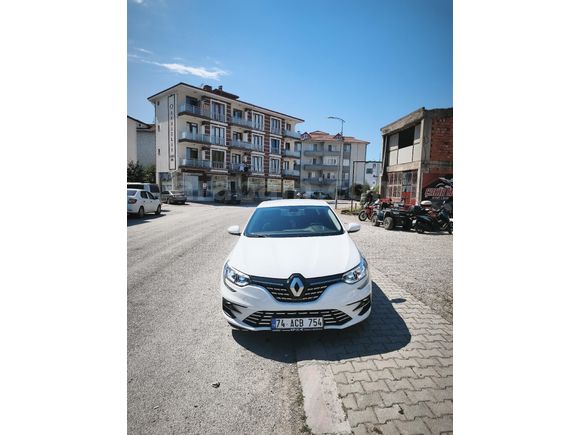 Sahibinden Renault Megane 1.3 TCe Joy Comfort 2022 Model  71.000 km Beyaz