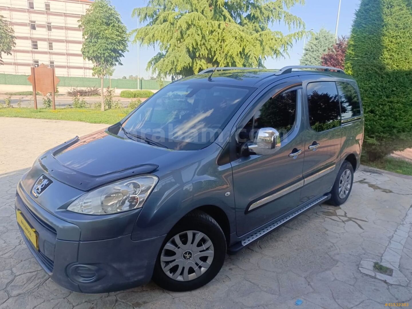 Galeriden Peugeot Partner 1.6 HDI Comfort 2011 Model Konya 241.461 km Gri 3