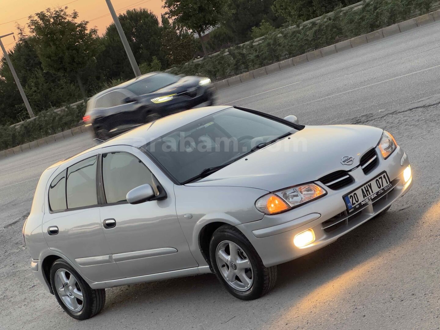 Galeriden Nissan Almera 1.5 Luxury 2000 Model Denizli 336.000 km Gri (Gümüş) 3