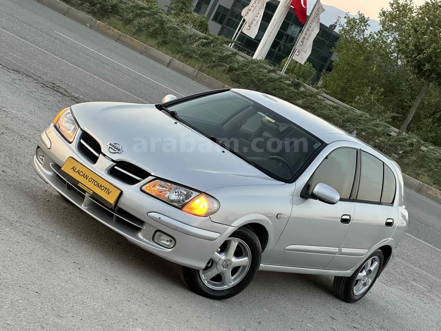 Galeriden Nissan Almera 1.5 Luxury 2000 Model Denizli 336.000 km Gri (Gümüş) 7