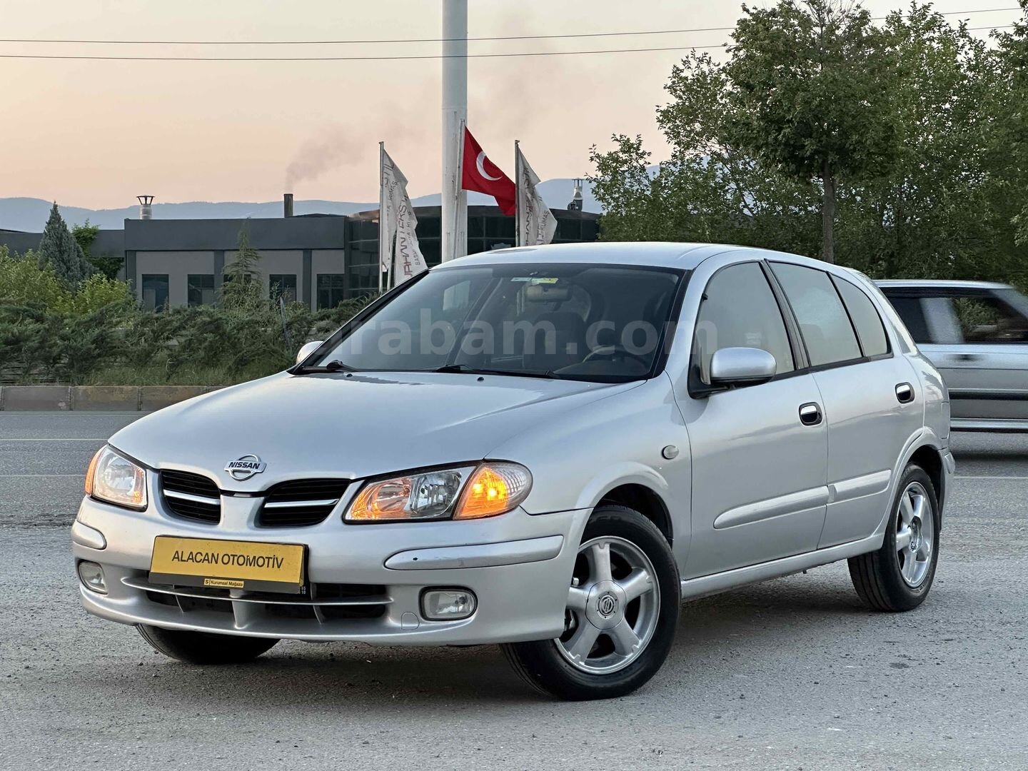 Galeriden Nissan Almera 1.5 Luxury 2000 Model Denizli 336.000 km Gri (Gümüş) 2