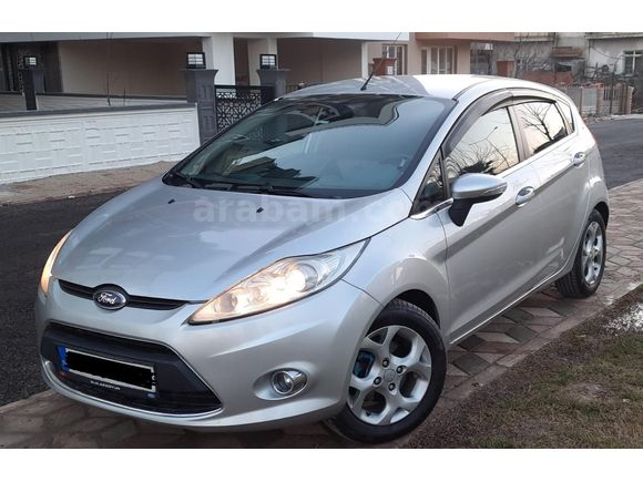 Sahibinden Ford Fiesta 1.4 Titanium 2011 Model  253.000 km Gri (Gümüş)