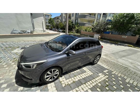 Sahibinden Hyundai i20 1.2 MPI Stayle  2015 Model Balıkesir 75.000 cam tavan 