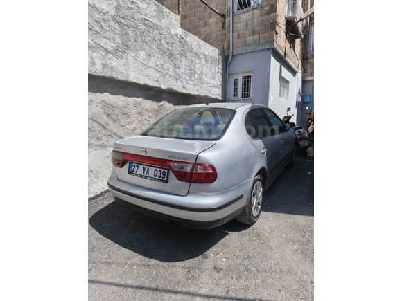 2002 modeldir 189.000 km kusursuz  değişensiz 
