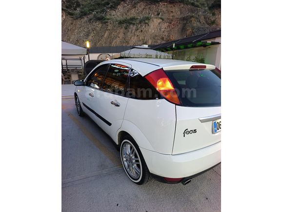 Sahibinden Ford Focus 1.6 Ghia 2001 Model