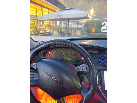 Sahibinden Ford Focus 1.6 Ghia 2001 Model