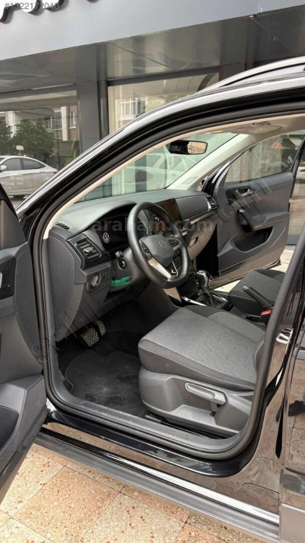 Galeriden Volkswagen T-Cross 1.0 TSI Life 2025 Model Ankara 14.000 km Siyah 3