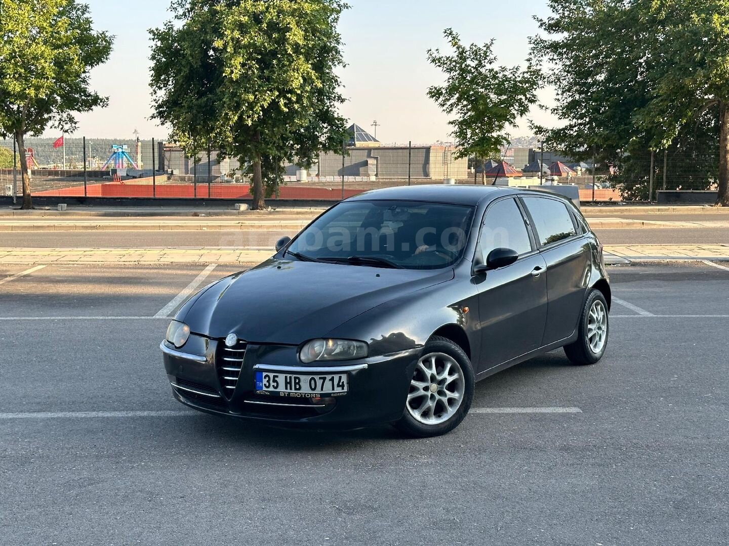 Galeriden Alfa Romeo 147 1.6 TS Progression 2004 Model Gaziantep 295.000 km Füme 2
