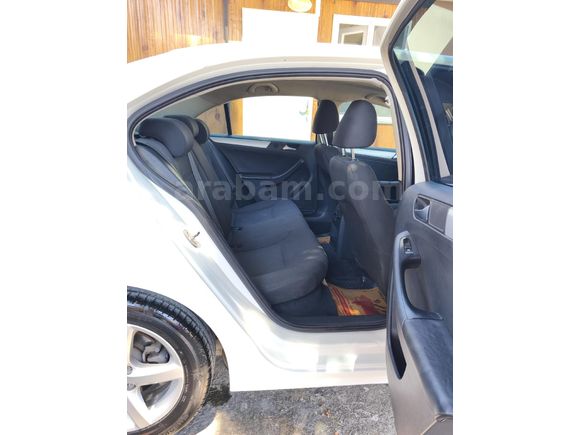 SAHİBİNDEN TEMİZ VOLKSWAGEN JETTA