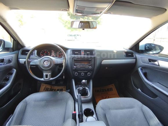 SAHİBİNDEN TEMİZ VOLKSWAGEN JETTA