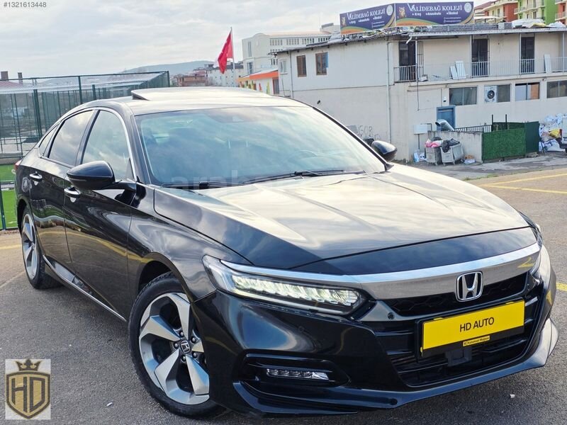 Galeriden Honda Accord 1.5 VTEC Executive Plus 2022 Model İstanbul 52.000 km Siyah