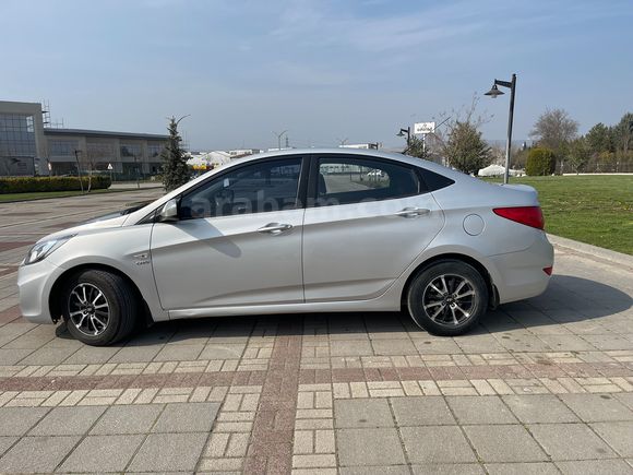 SAHİBİNDEN - 2011 ACCENT BLUE 1.6 CRDİ MODE - 193.xxx KM 