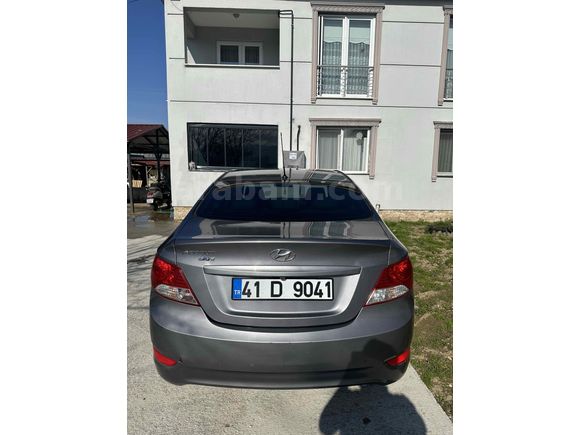 Sahibinden Hyundai Accent Blue 1.4 CVVT Mode Plus 2013 Model 