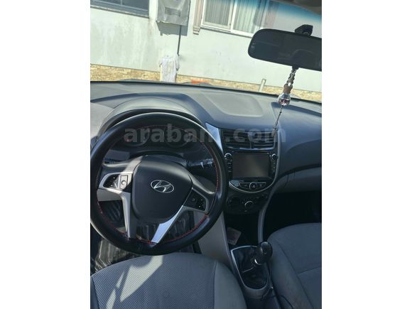 Sahibinden Hyundai Accent Blue 1.4 CVVT Mode Plus 2013 Model 