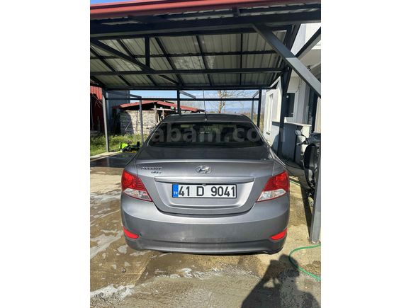 Sahibinden Hyundai Accent Blue 1.4 CVVT Mode Plus 2013 Model 