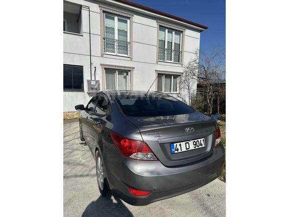 Sahibinden Hyundai Accent Blue 1.4 CVVT Mode Plus 2013 Model 
