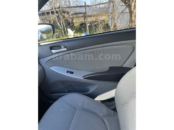 Sahibinden Hyundai Accent Blue 1.4 CVVT Mode Plus 2013 Model 