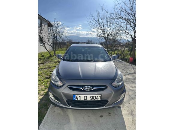 Sahibinden Hyundai Accent Blue 1.4 CVVT Mode Plus 2013 Model 