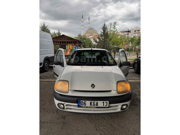 Sahibinden Renault Clio 1.4 RTA 2001 Model  110.000 km Beyaz