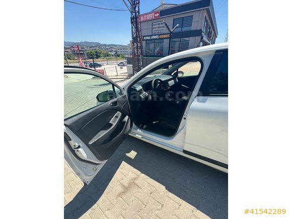 2022 MODEL 1.0 TCE OTOMATİK VİTES AİLE ARACI