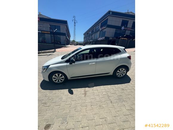 2022 MODEL 1.0 TCE OTOMATİK VİTES AİLE ARACI