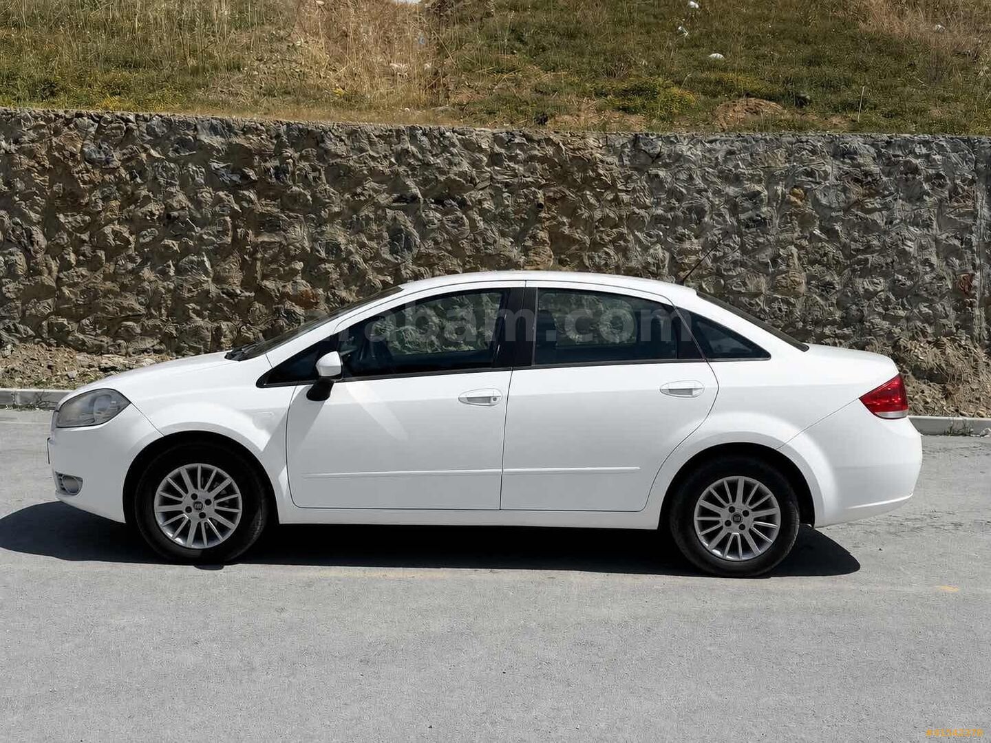 Galeriden Fiat Linea 1.3 Multijet Active Plus 2012 Model İstanbul 257.000 km Beyaz 4