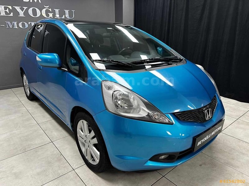 BM BEYOĞLU MOTORS 2011 HONDA JAZZ FUN CAM TAVAN OTOMATIK 218.KM