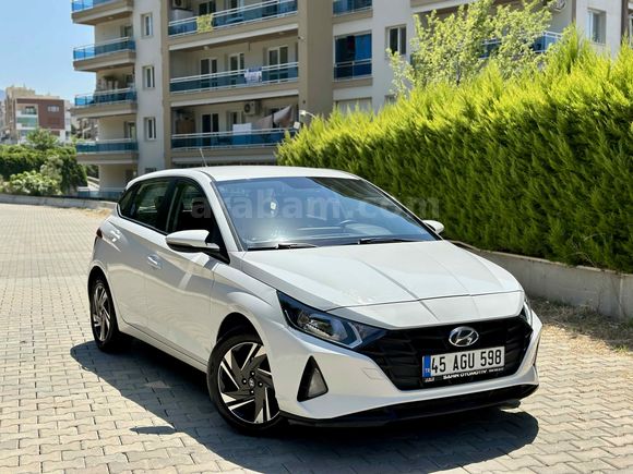 Sahibinden Hyundai i20 1.4 MPI Style 2021 Model  77.000 km Beyaz