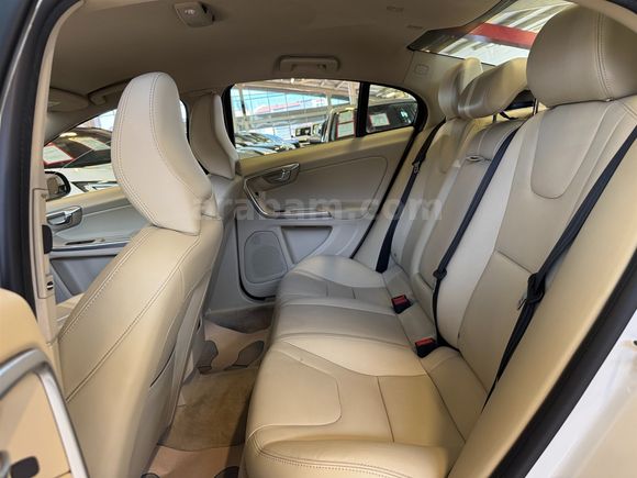 2017 VOLVO S60 1.5 T3 PREMIUM 