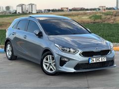 2020 KİA CEED MEMUR ARABASI 78.000 KİLOMETREDE SANRUFLU CARPALY ELEGANCE FULL 