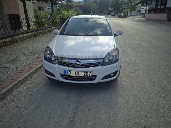 Sahibinden Opel Astra 1.6 Essentia Konfor 2011 Model  190.000 km Beyaz