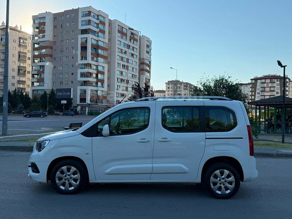 2020 MODEL OPEL COMBO 1.5 ENJOY STYLE DEĞİŞENSİZ FULL PAKET