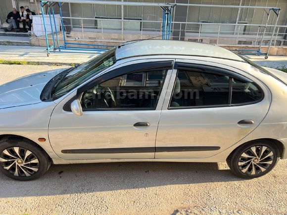 Sahibinden Renault Megane 1.4 Authentique 2002 Model
