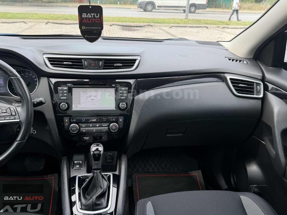 BATU AUTO'DAN 2017 NİSSAN QASHQAİ CAM TAVAN 54 BİNDE HATASIZ