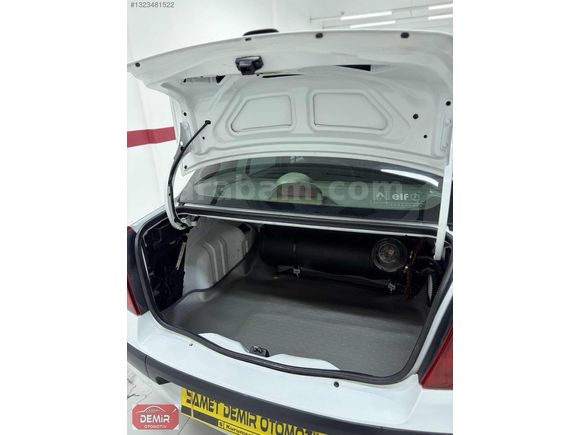 TR'DE TEK 2005 MDL CLİO 122.000 KM DE