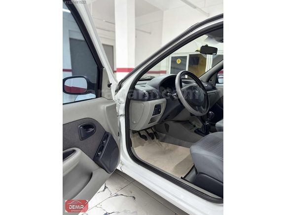 TR'DE TEK 2005 MDL CLİO 122.000 KM DE