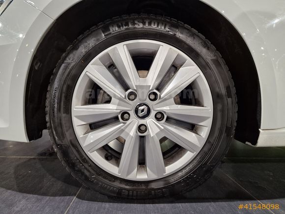 Renault Megane Sedan 1.3 TCe Touch EDC