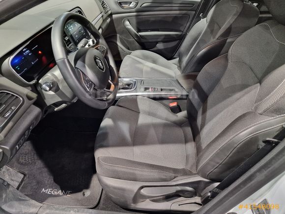 Renault Megane Sedan 1.3 TCe Touch EDC