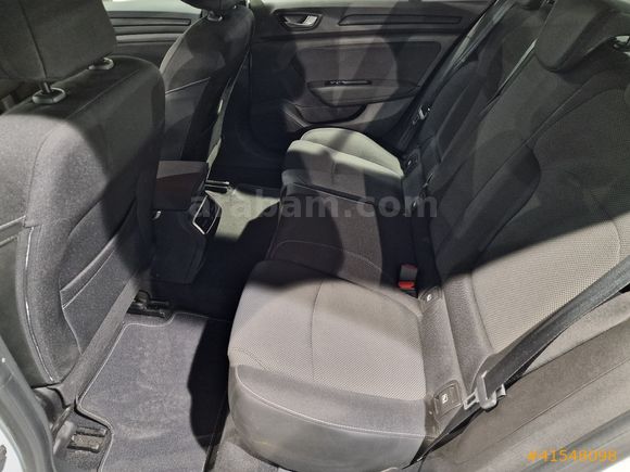 Renault Megane Sedan 1.3 TCe Touch EDC