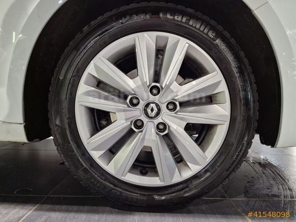 Renault Megane Sedan 1.3 TCe Touch EDC
