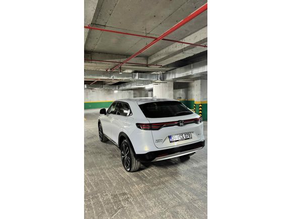 Sahibinden Honda HR-V 1.5 e-HEV Advance 2025 Model  deri koltuk ve kayıt kamerası var 