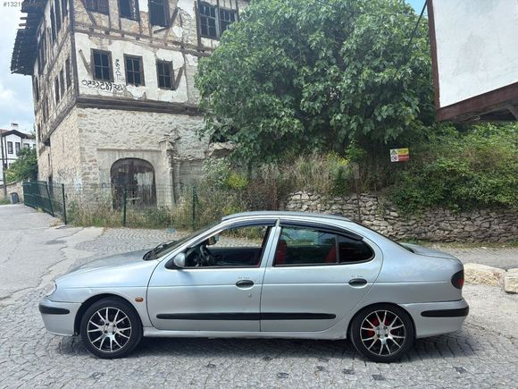 Temiz bakımlı megane bir
