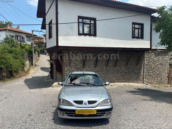 Temiz bakımlı megane bir