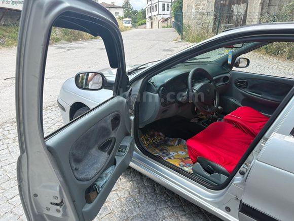 Temiz bakımlı megane bir