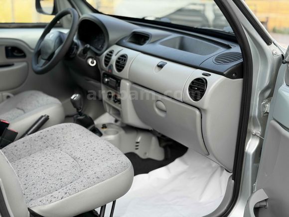 Ünlü otomotiv’den Renault Kangoo Multix 1.5 dCi Authentique 2006 Model  80 hp