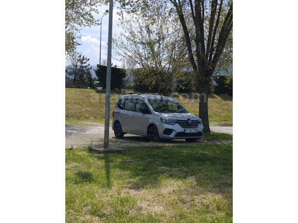 Sahibinden Renault Kangoo Multix 1.5 BluedCi Iconic 2025 Model