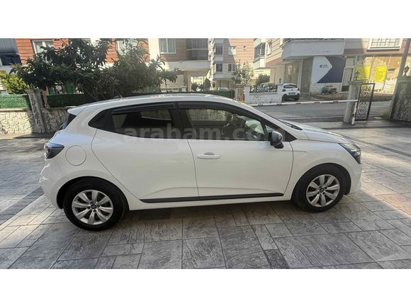 Sahibinden Renault Clio 1.0 TCe Equilibre 2023 Model 