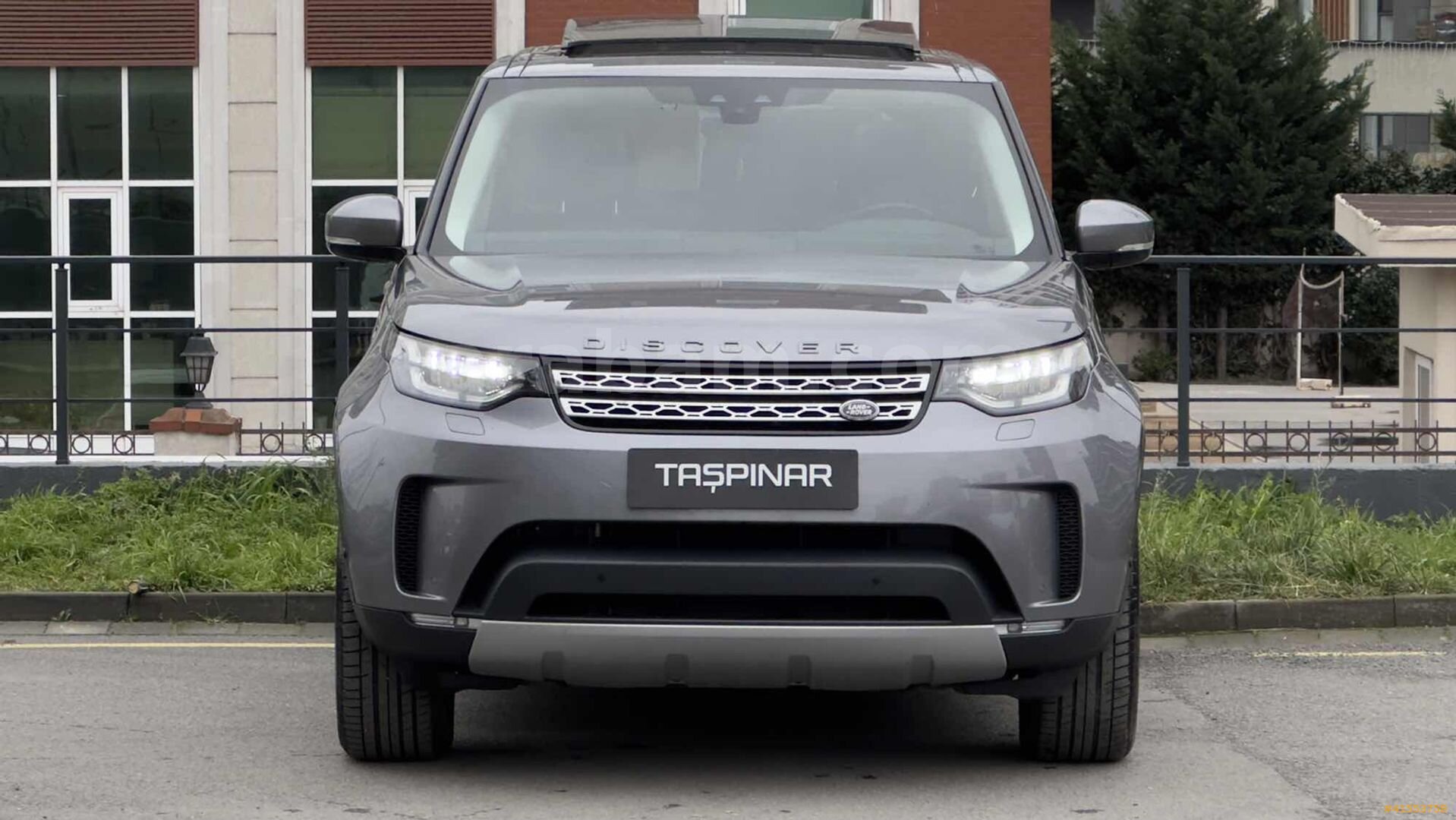 Galeriden Land Rover Discovery 2.0 SD4 HSE 2020 Model İstanbul 162.000 km Gri 5