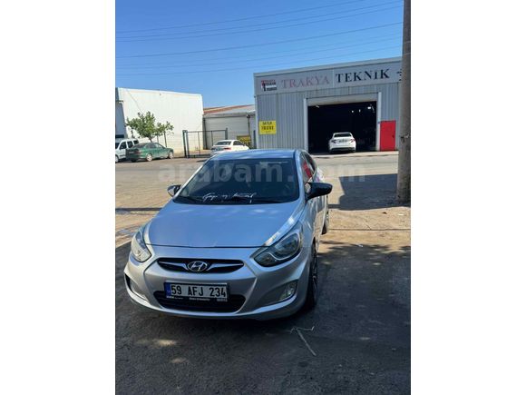 Sahibinden Hyundai Accent Blue 1.6 CRDI Mode Plus 2012 Model 